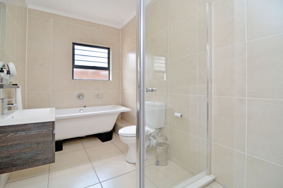 To Let 2 Bedroom Property for Rent in Oakdene Gauteng