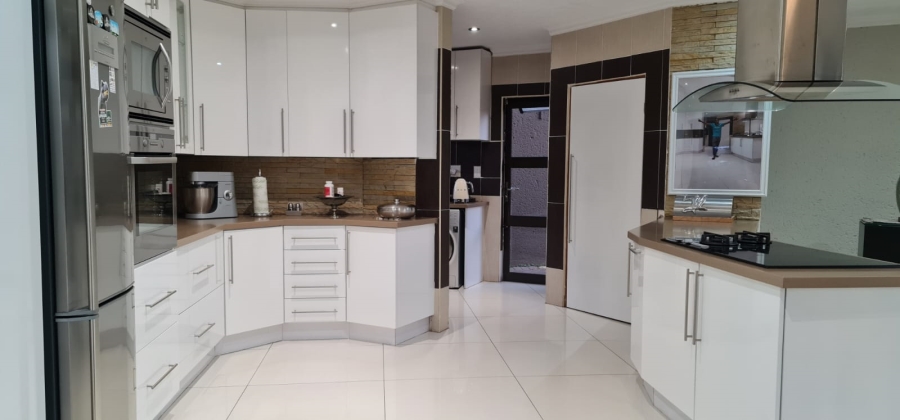6 Bedroom Property for Sale in Liefde en Vrede Gauteng