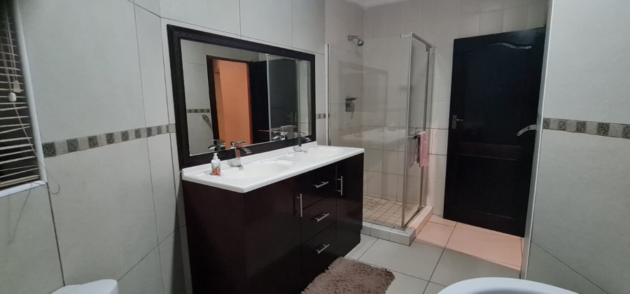 6 Bedroom Property for Sale in Liefde en Vrede Gauteng