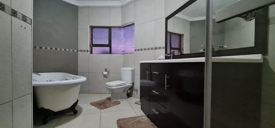 6 Bedroom Property for Sale in Liefde en Vrede Gauteng