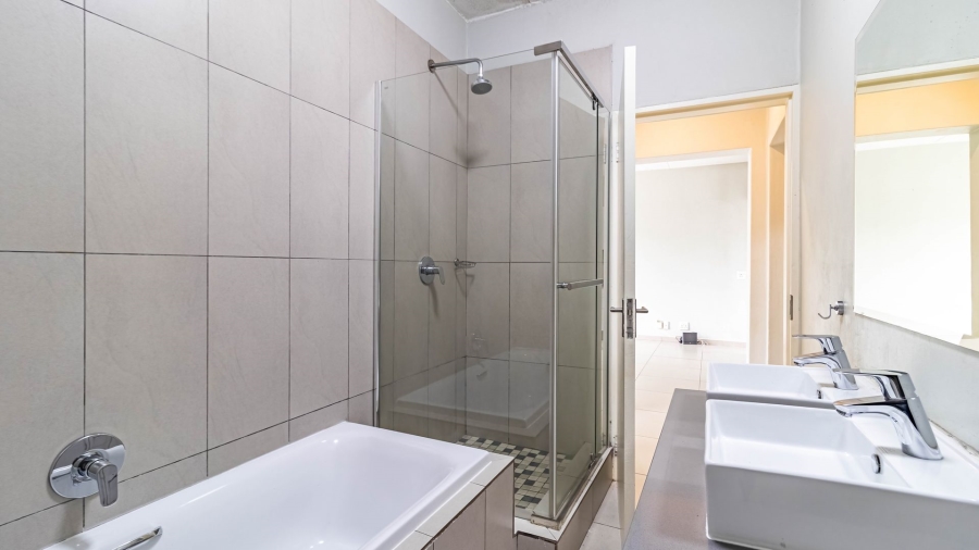 2 Bedroom Property for Sale in North Riding AH Gauteng