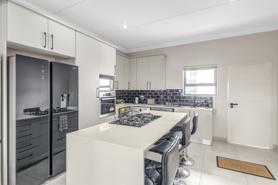 To Let 2 Bedroom Property for Rent in Bryanston Gauteng