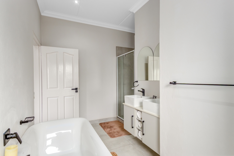 To Let 2 Bedroom Property for Rent in Bryanston Gauteng