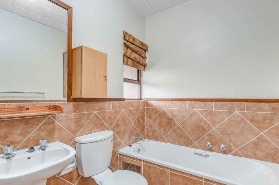 1 Bedroom Property for Sale in Douglasdale Gauteng