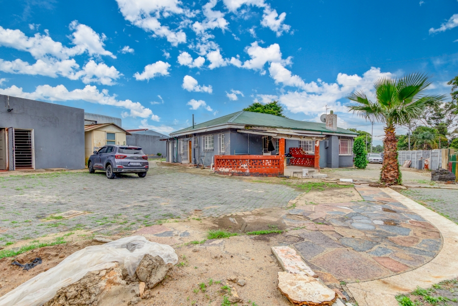 9 Bedroom Property for Sale in Kew Gauteng