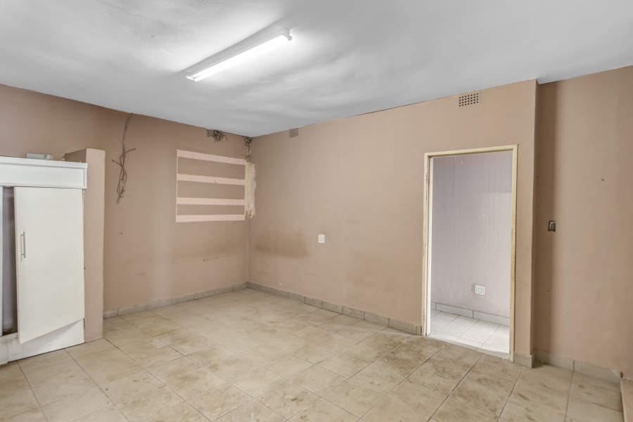 9 Bedroom Property for Sale in Kew Gauteng