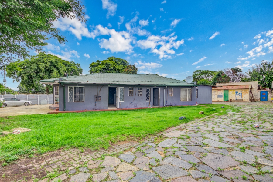 9 Bedroom Property for Sale in Kew Gauteng