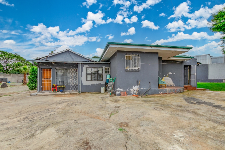 9 Bedroom Property for Sale in Kew Gauteng