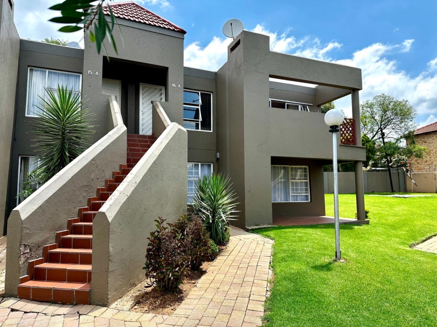 2 Bedroom Property for Sale in Allens Nek Gauteng