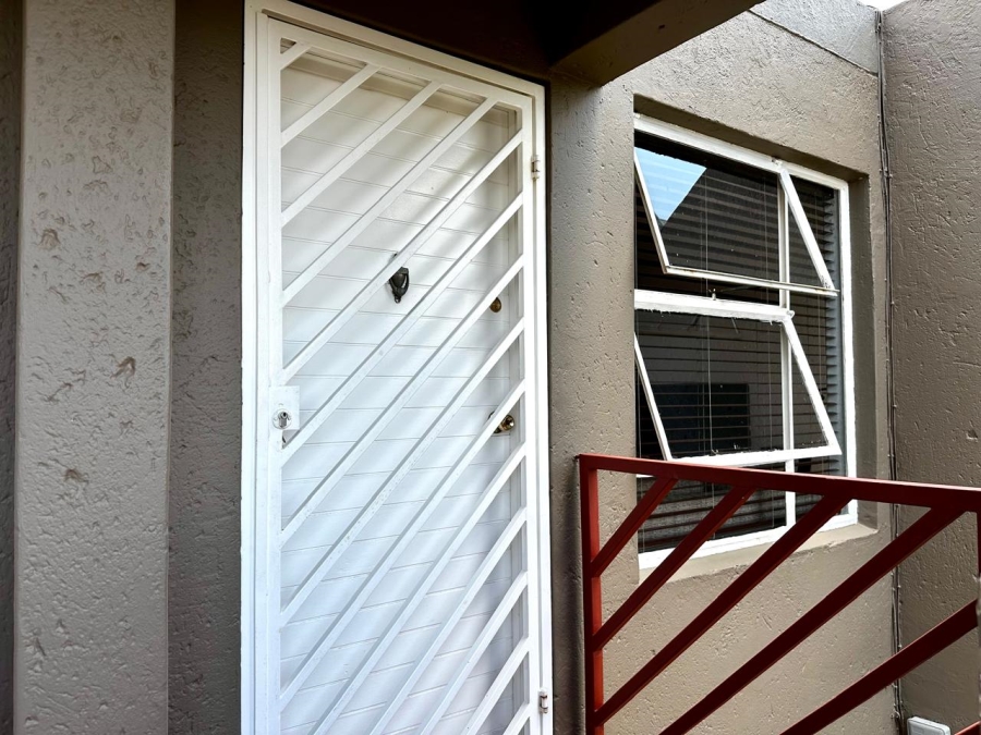 2 Bedroom Property for Sale in Allens Nek Gauteng