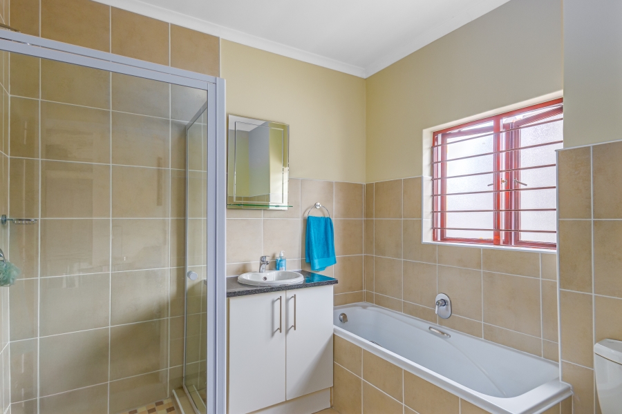 2 Bedroom Property for Sale in Barbeque Downs Gauteng