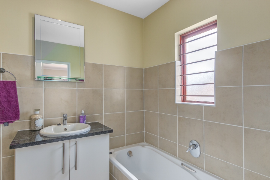 2 Bedroom Property for Sale in Barbeque Downs Gauteng