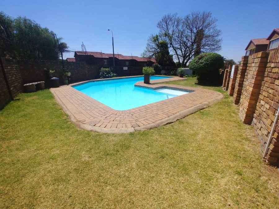 2 Bedroom Property for Sale in Northcliff Gauteng