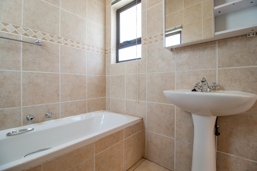 4 Bedroom Property for Sale in Silver Lakes Golf Estate Gauteng