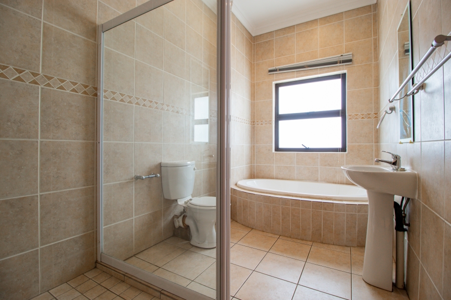 4 Bedroom Property for Sale in Silver Lakes Golf Estate Gauteng
