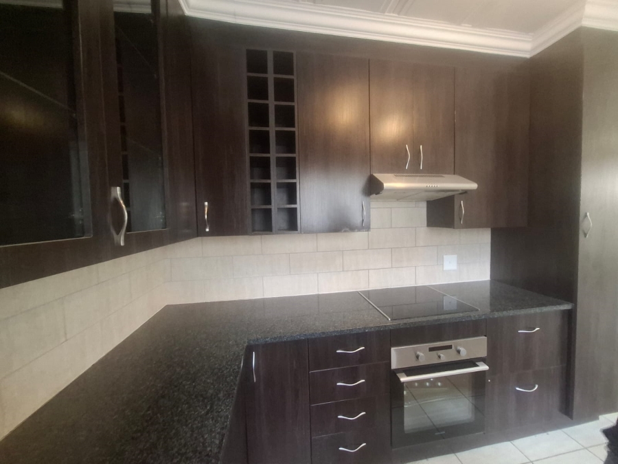 To Let 4 Bedroom Property for Rent in Noordwyk Gauteng