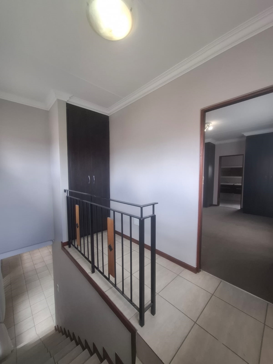 To Let 4 Bedroom Property for Rent in Noordwyk Gauteng
