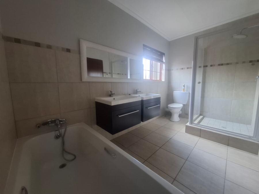 To Let 4 Bedroom Property for Rent in Noordwyk Gauteng