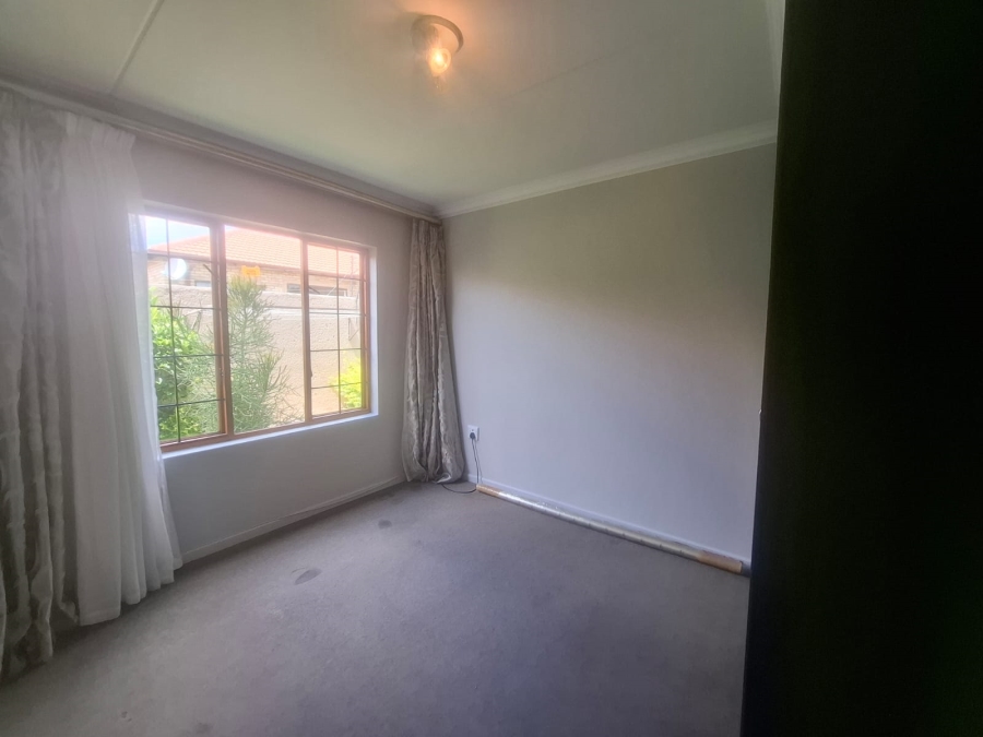 To Let 4 Bedroom Property for Rent in Noordwyk Gauteng