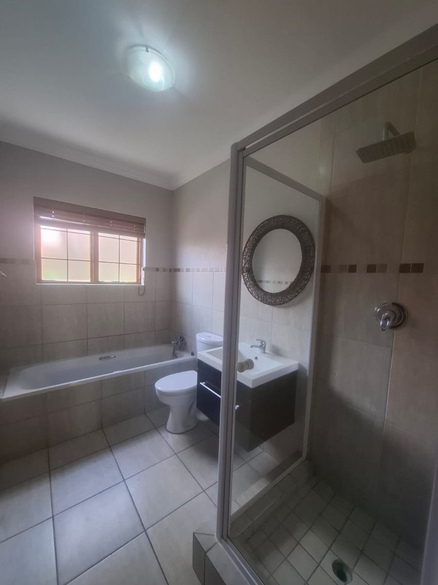 To Let 4 Bedroom Property for Rent in Noordwyk Gauteng