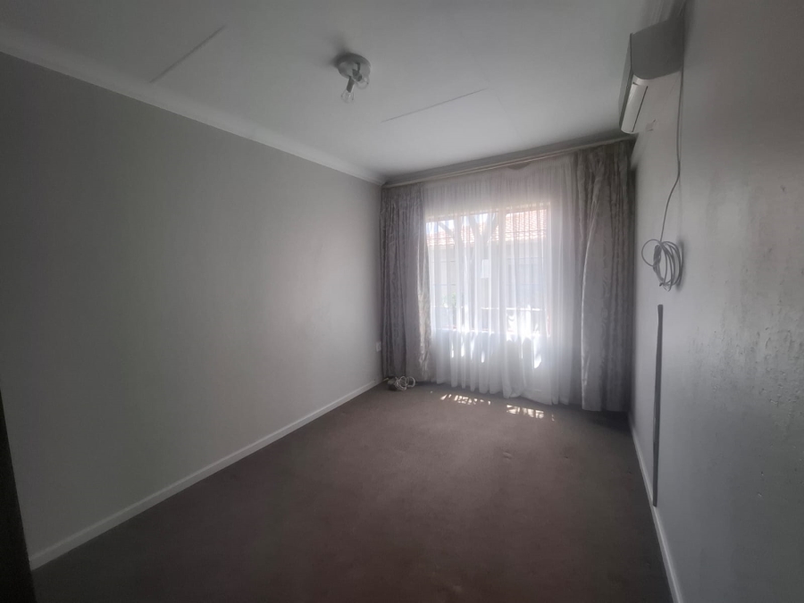 To Let 4 Bedroom Property for Rent in Noordwyk Gauteng