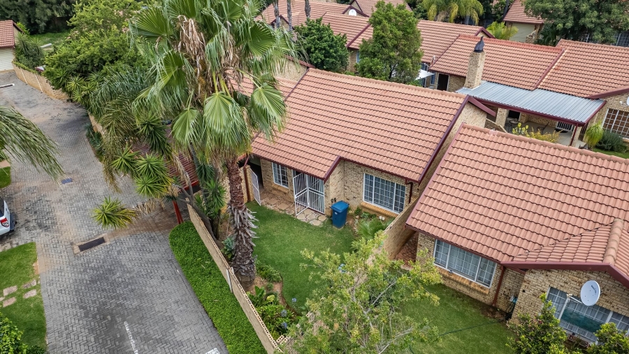 2 Bedroom Property for Sale in Faerie Glen Gauteng