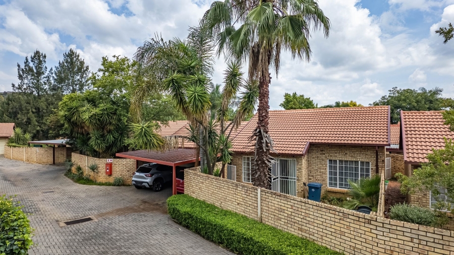 2 Bedroom Property for Sale in Faerie Glen Gauteng