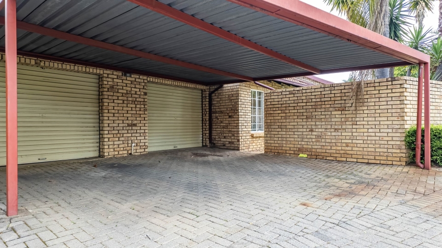2 Bedroom Property for Sale in Faerie Glen Gauteng