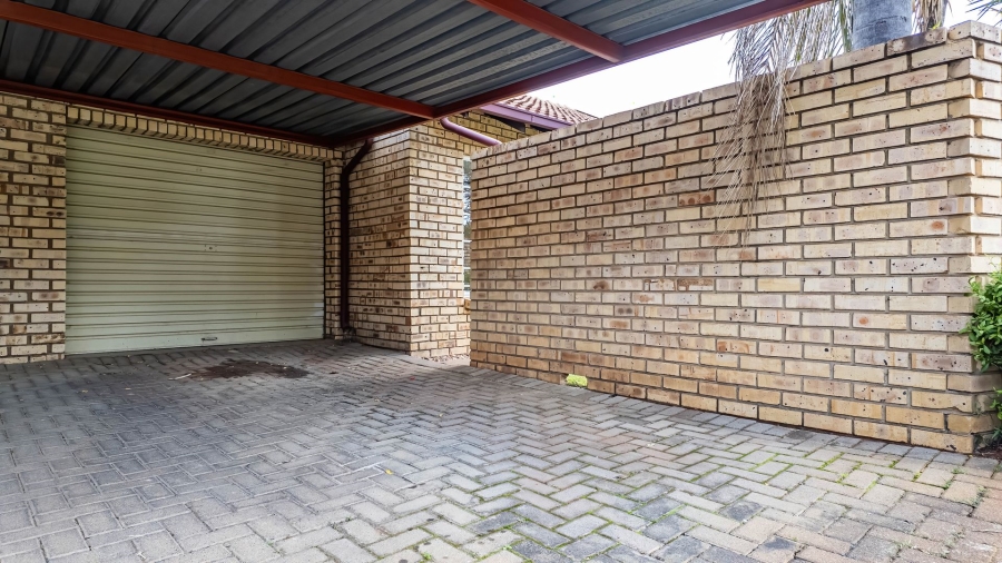 2 Bedroom Property for Sale in Faerie Glen Gauteng