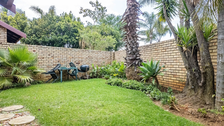 2 Bedroom Property for Sale in Faerie Glen Gauteng