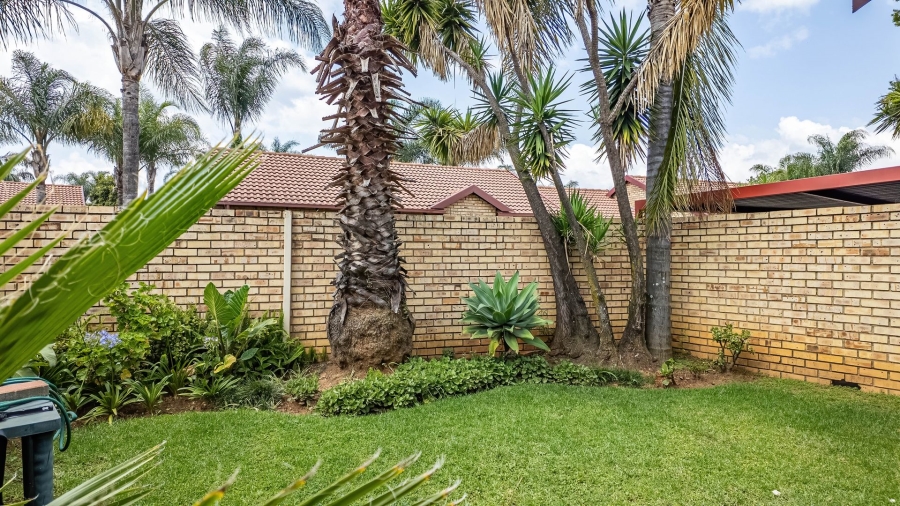 2 Bedroom Property for Sale in Faerie Glen Gauteng