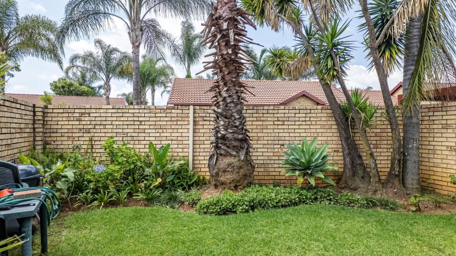 2 Bedroom Property for Sale in Faerie Glen Gauteng