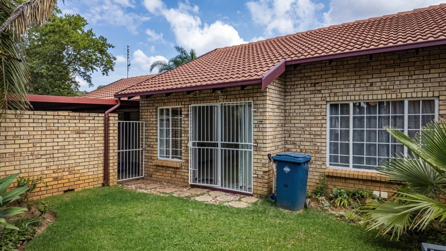 2 Bedroom Property for Sale in Faerie Glen Gauteng
