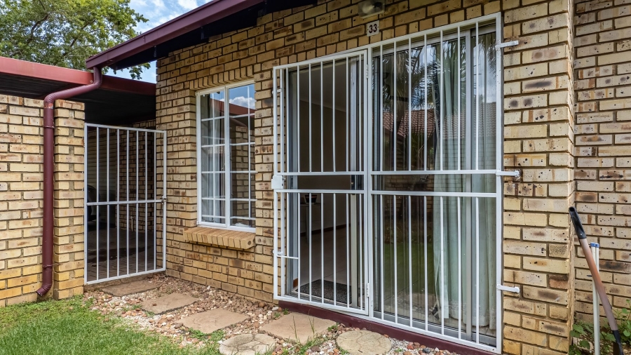 2 Bedroom Property for Sale in Faerie Glen Gauteng