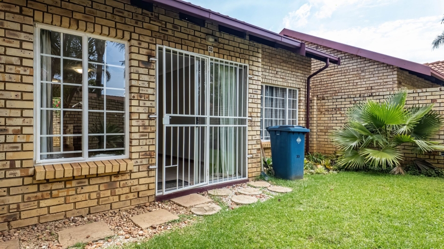 2 Bedroom Property for Sale in Faerie Glen Gauteng