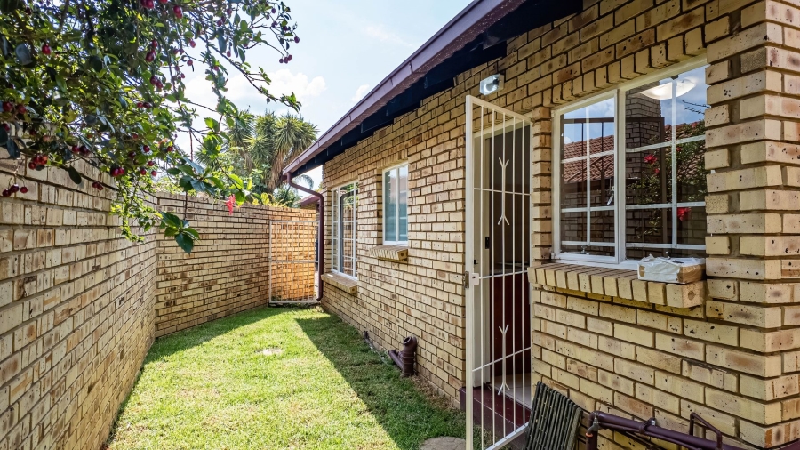 2 Bedroom Property for Sale in Faerie Glen Gauteng