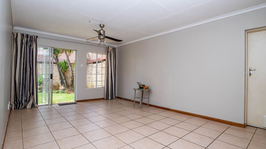 2 Bedroom Property for Sale in Faerie Glen Gauteng