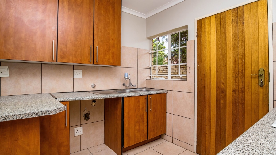 2 Bedroom Property for Sale in Faerie Glen Gauteng
