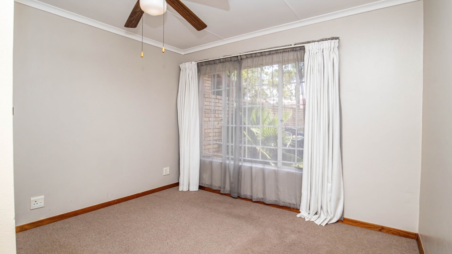 2 Bedroom Property for Sale in Faerie Glen Gauteng