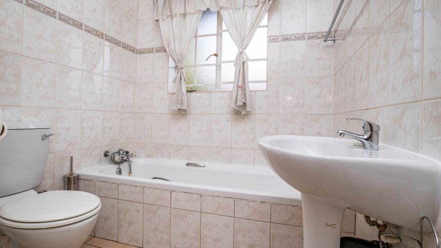 2 Bedroom Property for Sale in Faerie Glen Gauteng