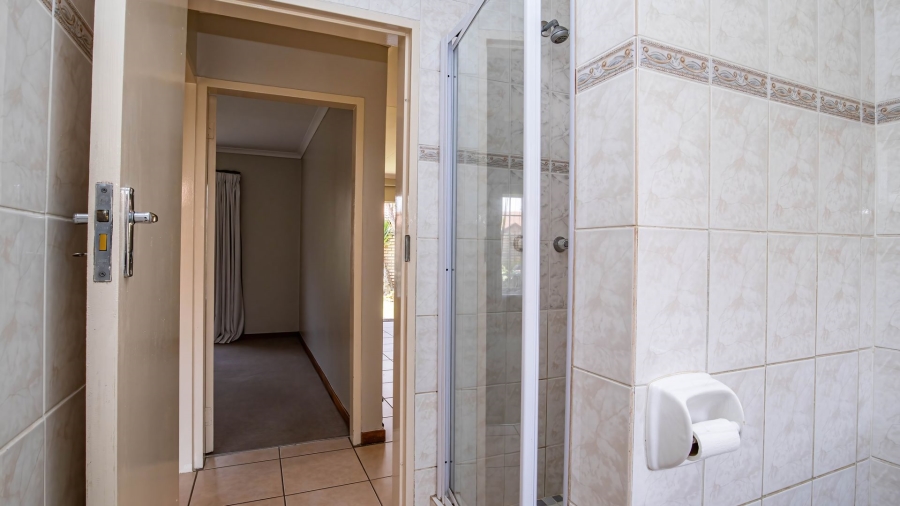 2 Bedroom Property for Sale in Faerie Glen Gauteng