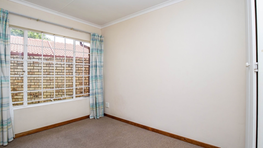 2 Bedroom Property for Sale in Faerie Glen Gauteng