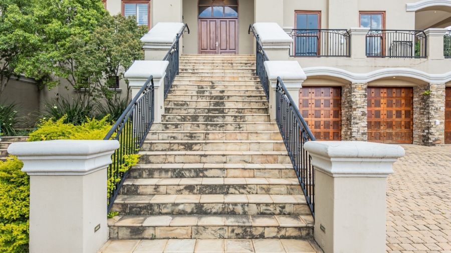 5 Bedroom Property for Sale in Waterkloof Ridge Gauteng
