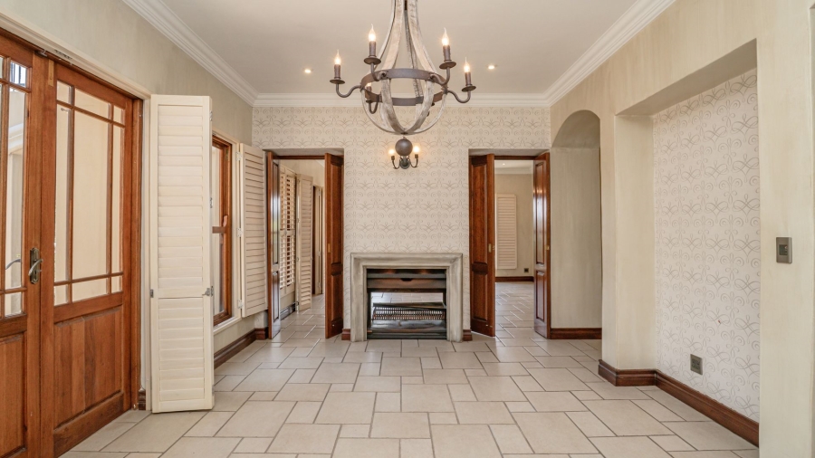 5 Bedroom Property for Sale in Waterkloof Ridge Gauteng