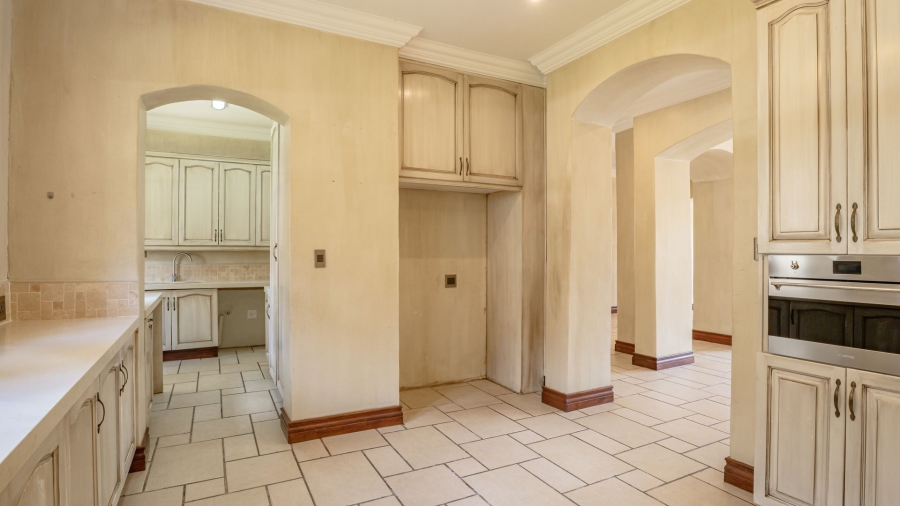 5 Bedroom Property for Sale in Waterkloof Ridge Gauteng