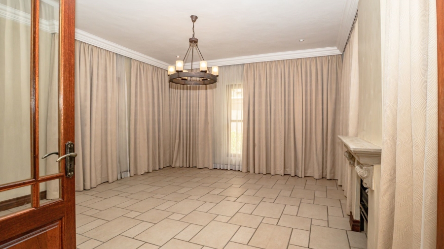 5 Bedroom Property for Sale in Waterkloof Ridge Gauteng