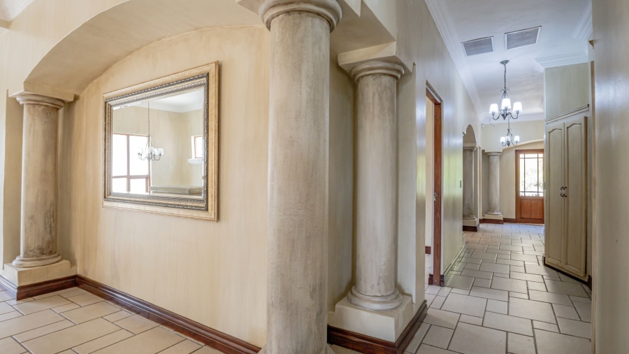 5 Bedroom Property for Sale in Waterkloof Ridge Gauteng