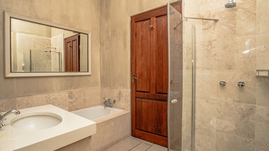 5 Bedroom Property for Sale in Waterkloof Ridge Gauteng