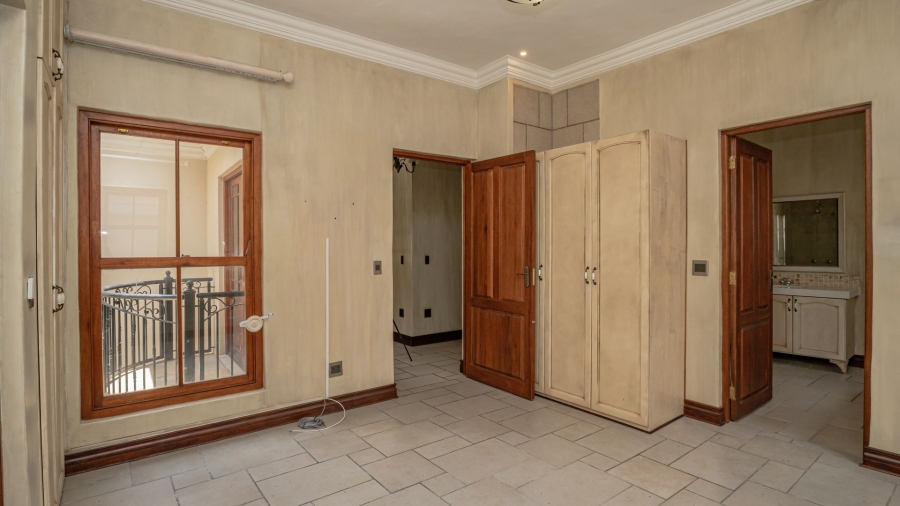 5 Bedroom Property for Sale in Waterkloof Ridge Gauteng