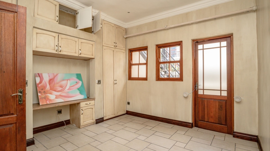 5 Bedroom Property for Sale in Waterkloof Ridge Gauteng